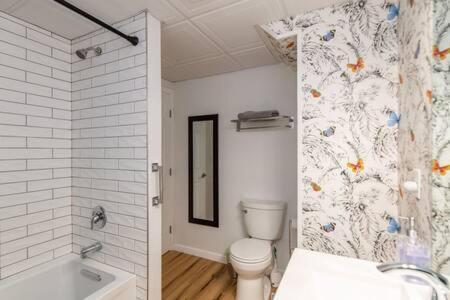 Cozy Private Apt Near Downtown Burlington Extérieur photo