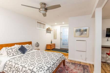 Cozy Private Apt Near Downtown Burlington Extérieur photo